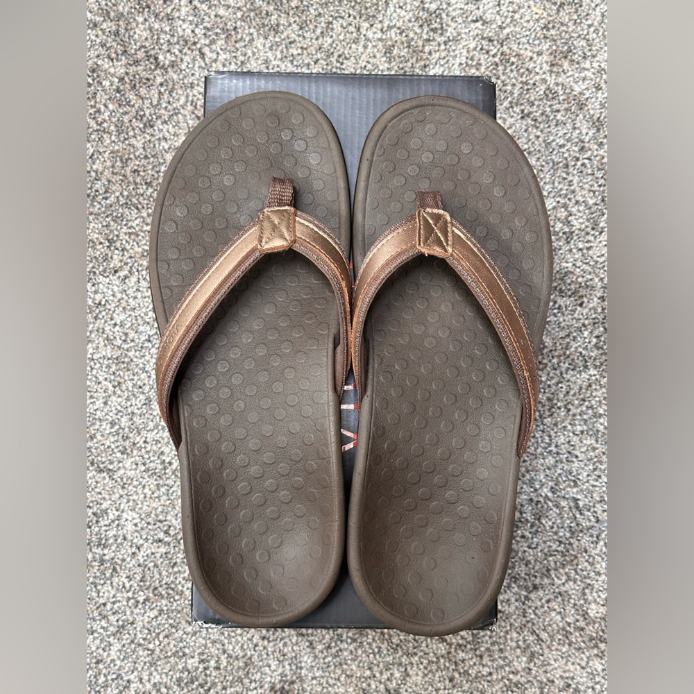 Vionic Tide II - Orthotic Arch Support Sandals; Women’s size 9